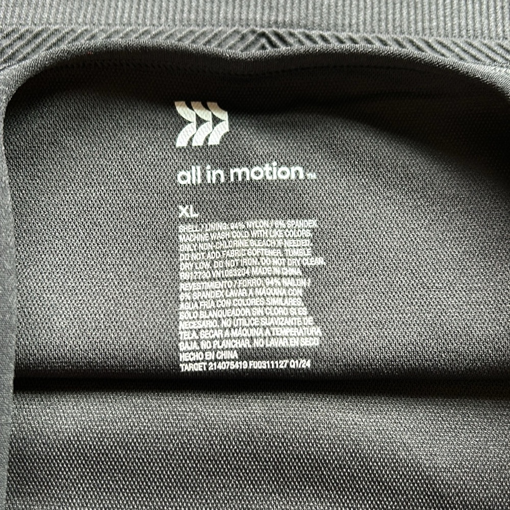 NWT Seamless all in motion Crop Tank - Picture 3 of 4